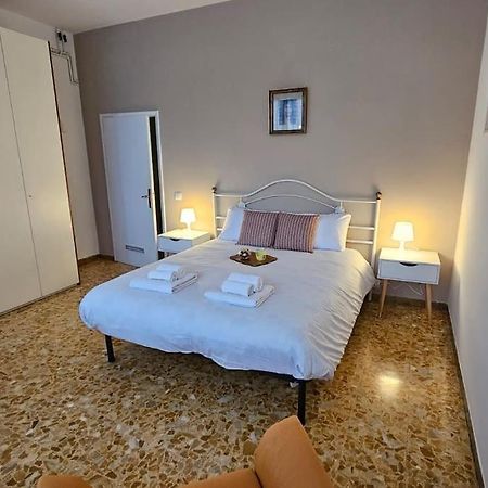 Monticelli Apt - 6 Posti Letto フィレンツェ エクステリア 写真